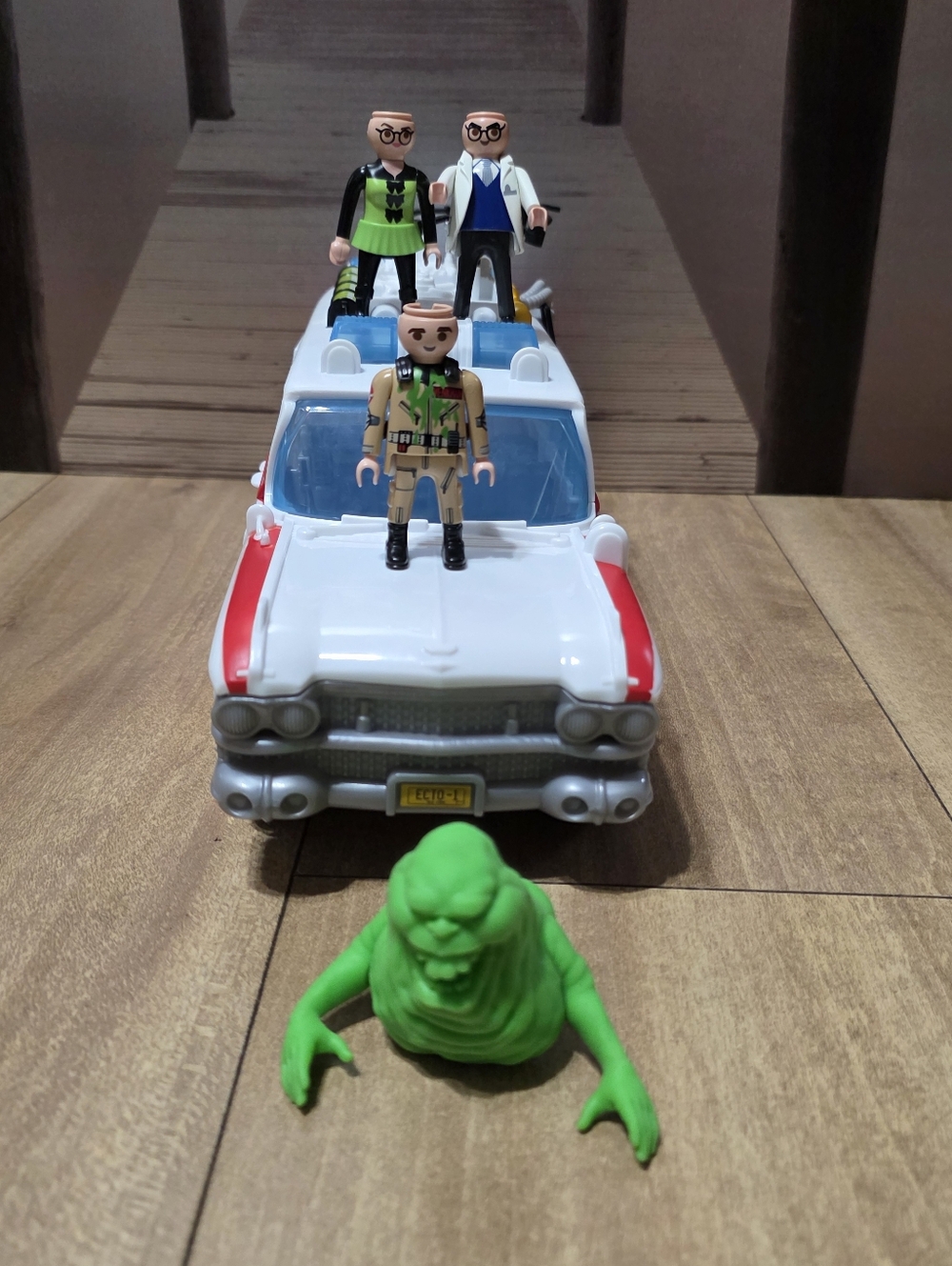 Ghostbusters Movie Ecto 1 Playset with Accessories Movie Toy 2020 - Picture 7 of 14